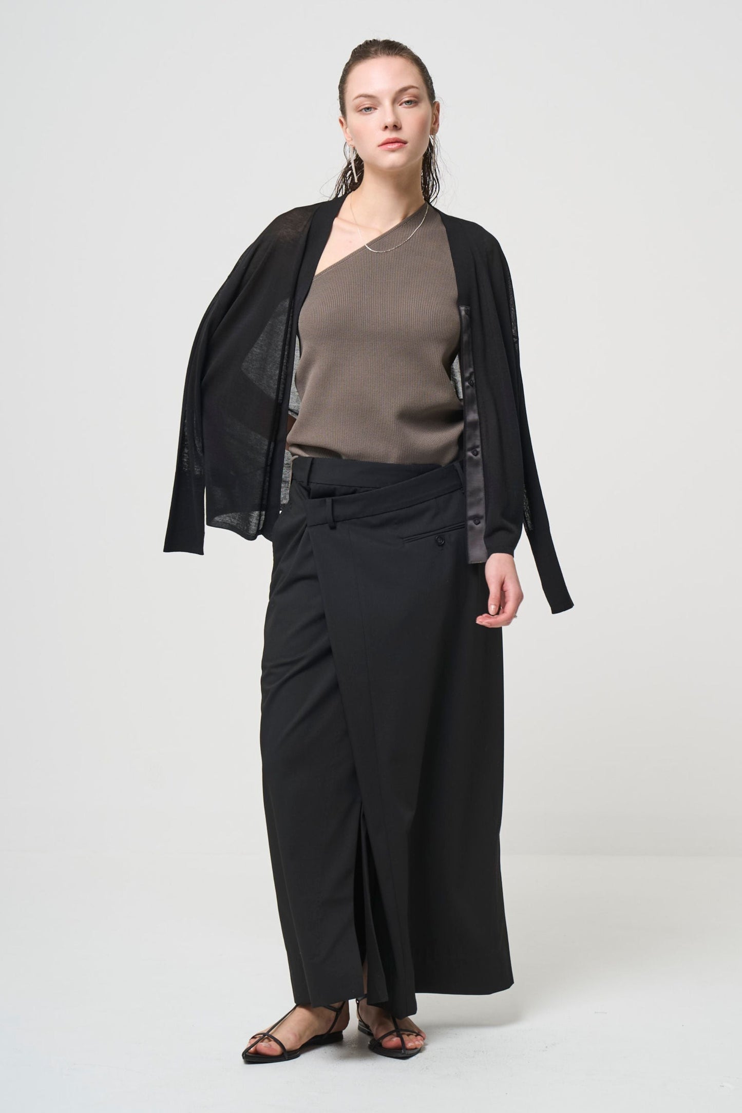 Minimal Shoulder Cutsew - SAND BEIGE