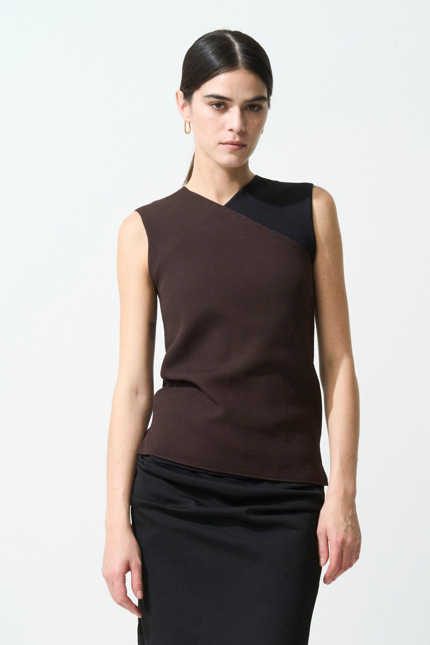 Minimal Shoulder Cut sew - BROWN