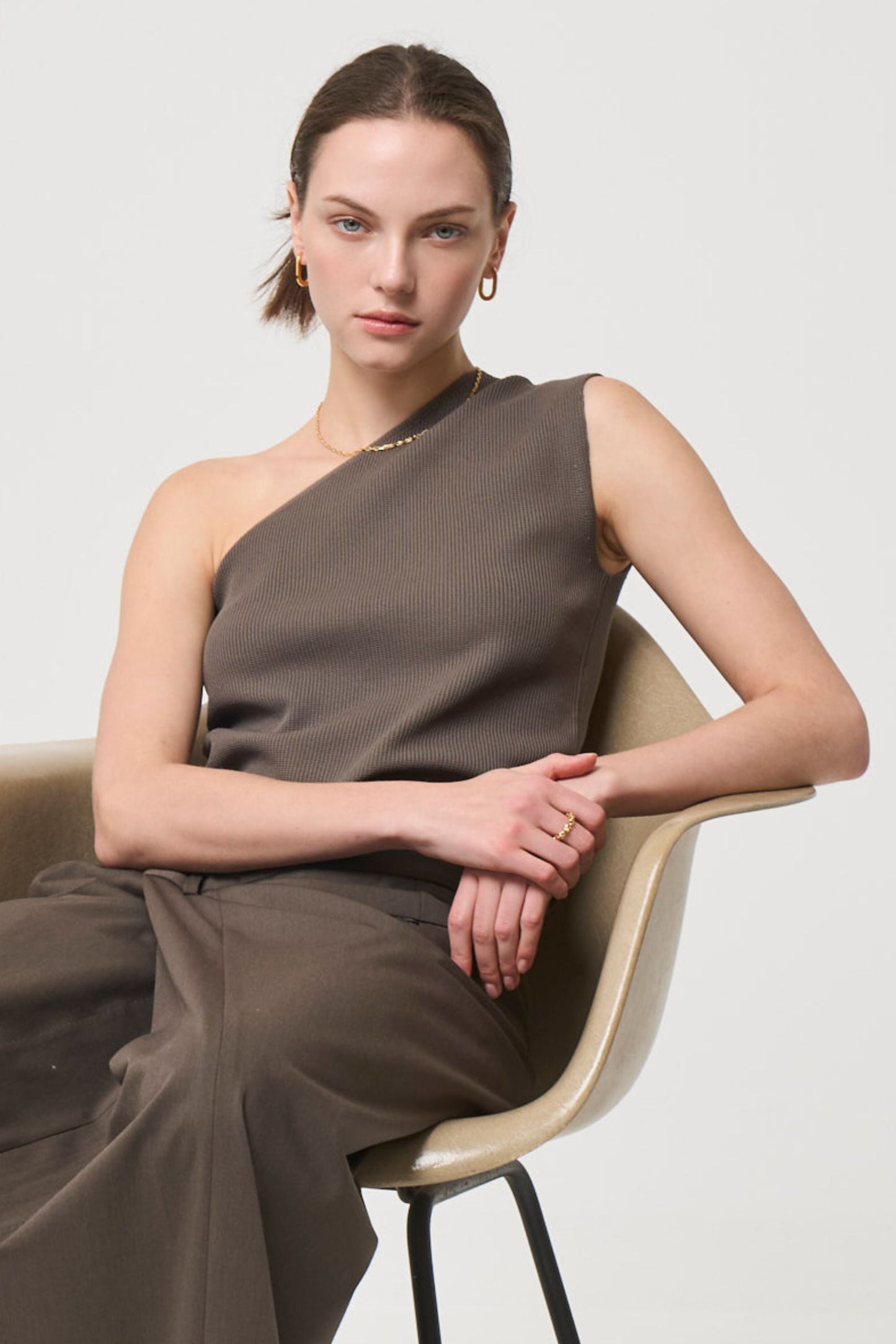Minimal Shoulder Cutsew - SAND BEIGE