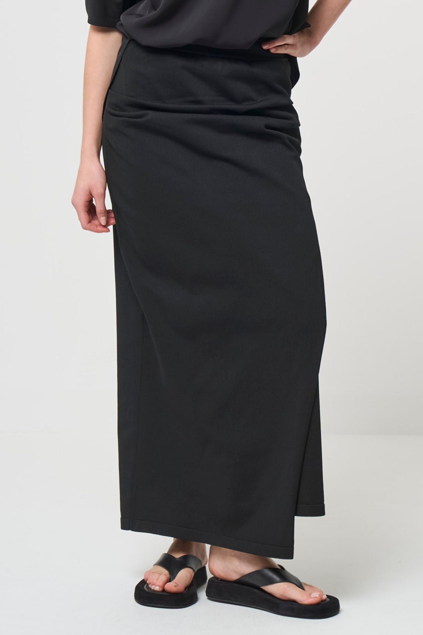 Smooth Gather Knit Skirt - BLACK