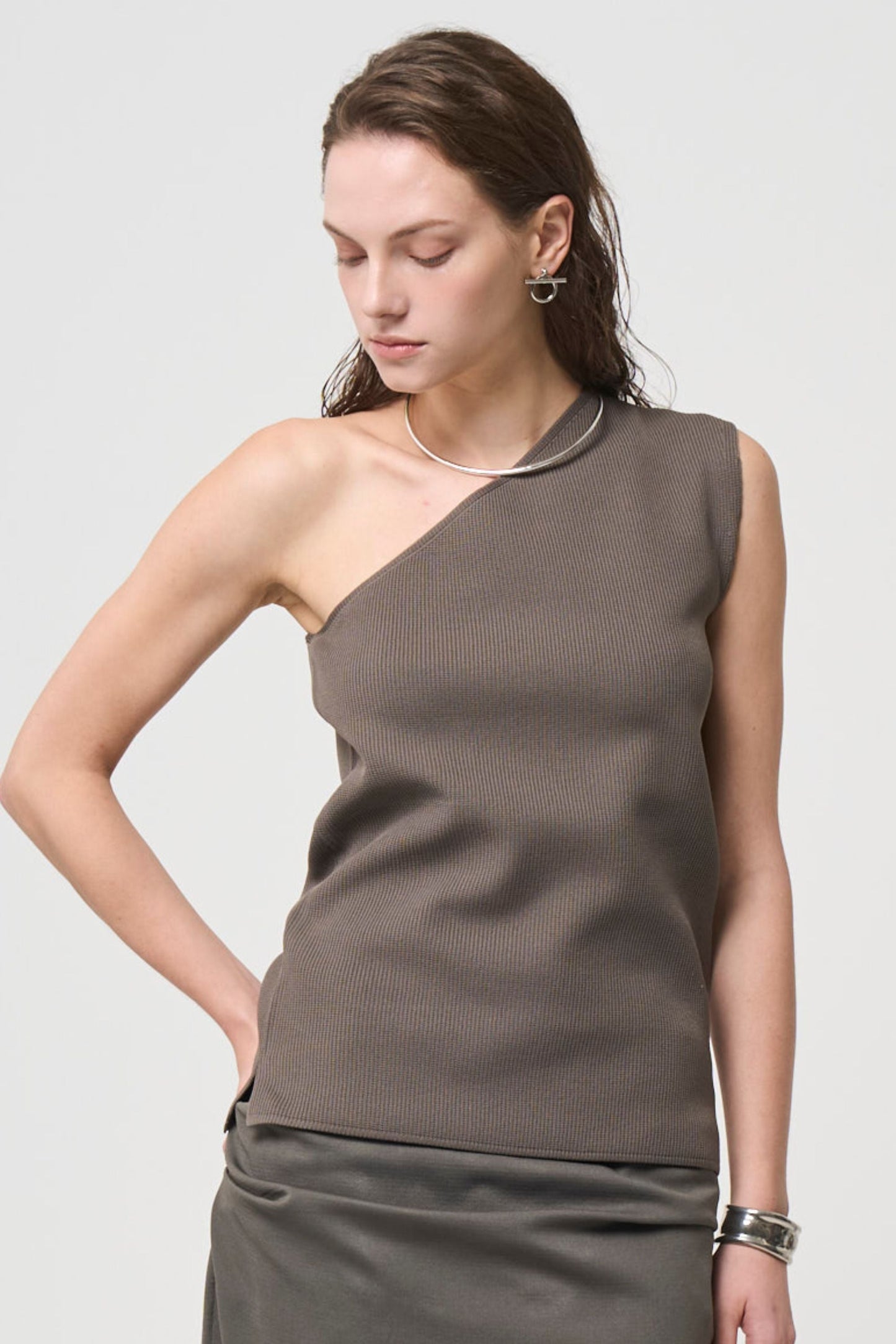 Minimal Shoulder Cutsew - SAND BEIGE