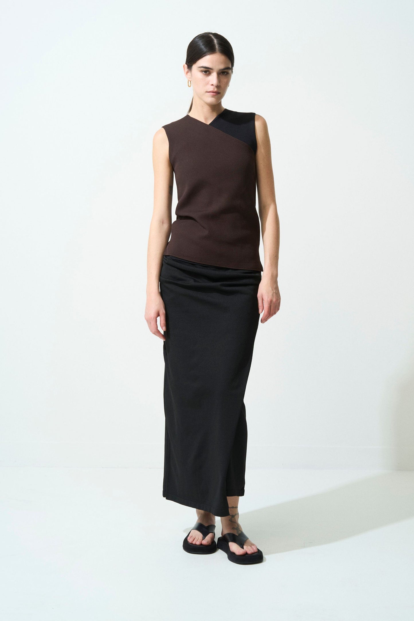 Minimal Shoulder Cut sew - BROWN