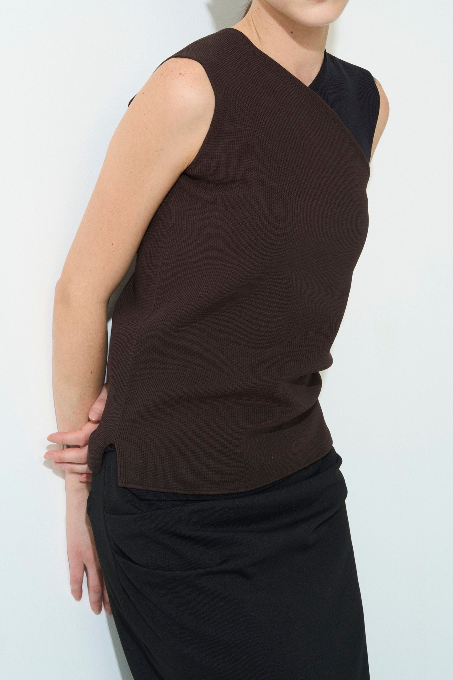 Minimal Shoulder Cut sew - BROWN