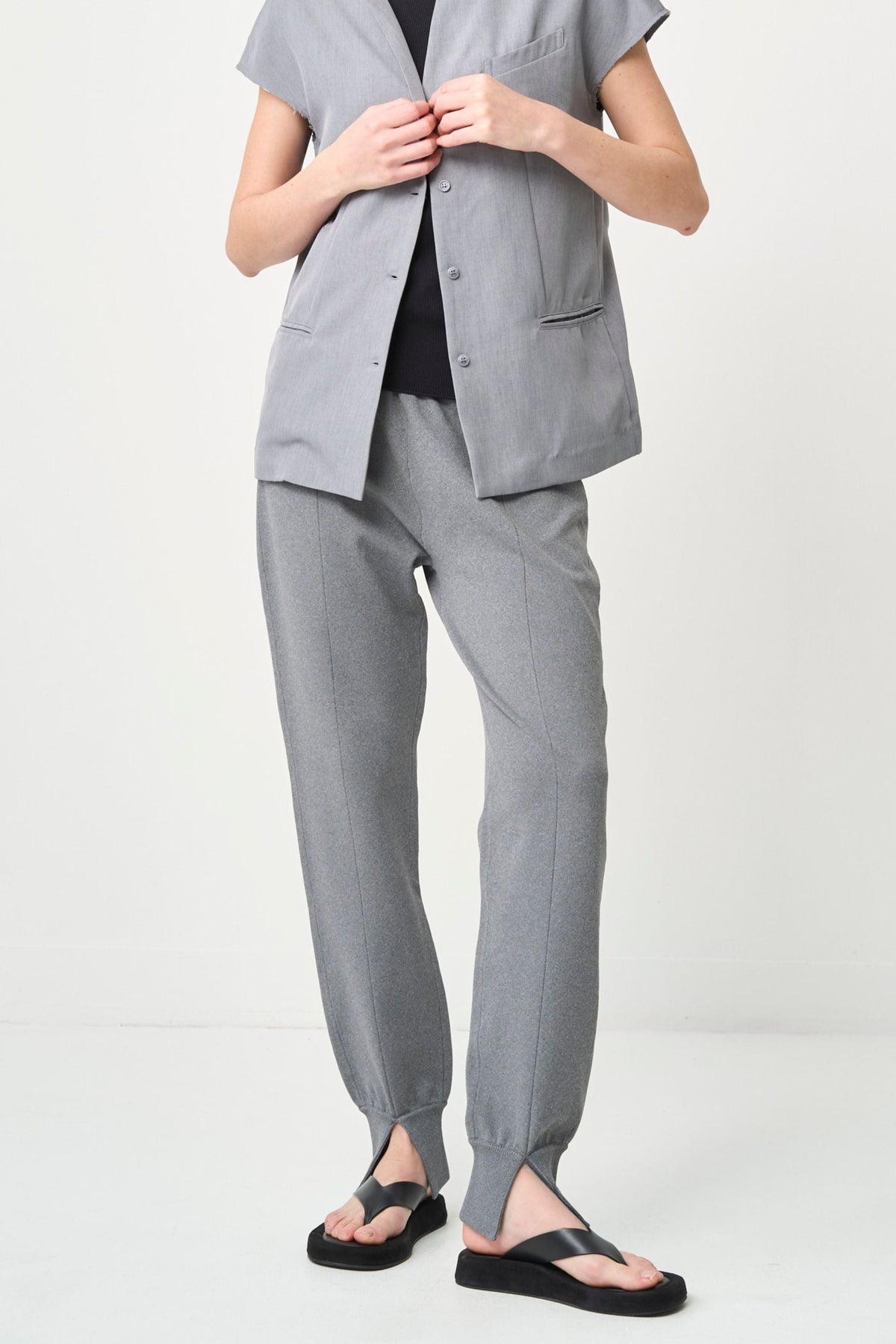 Center Press Jogger Pants - GRAY