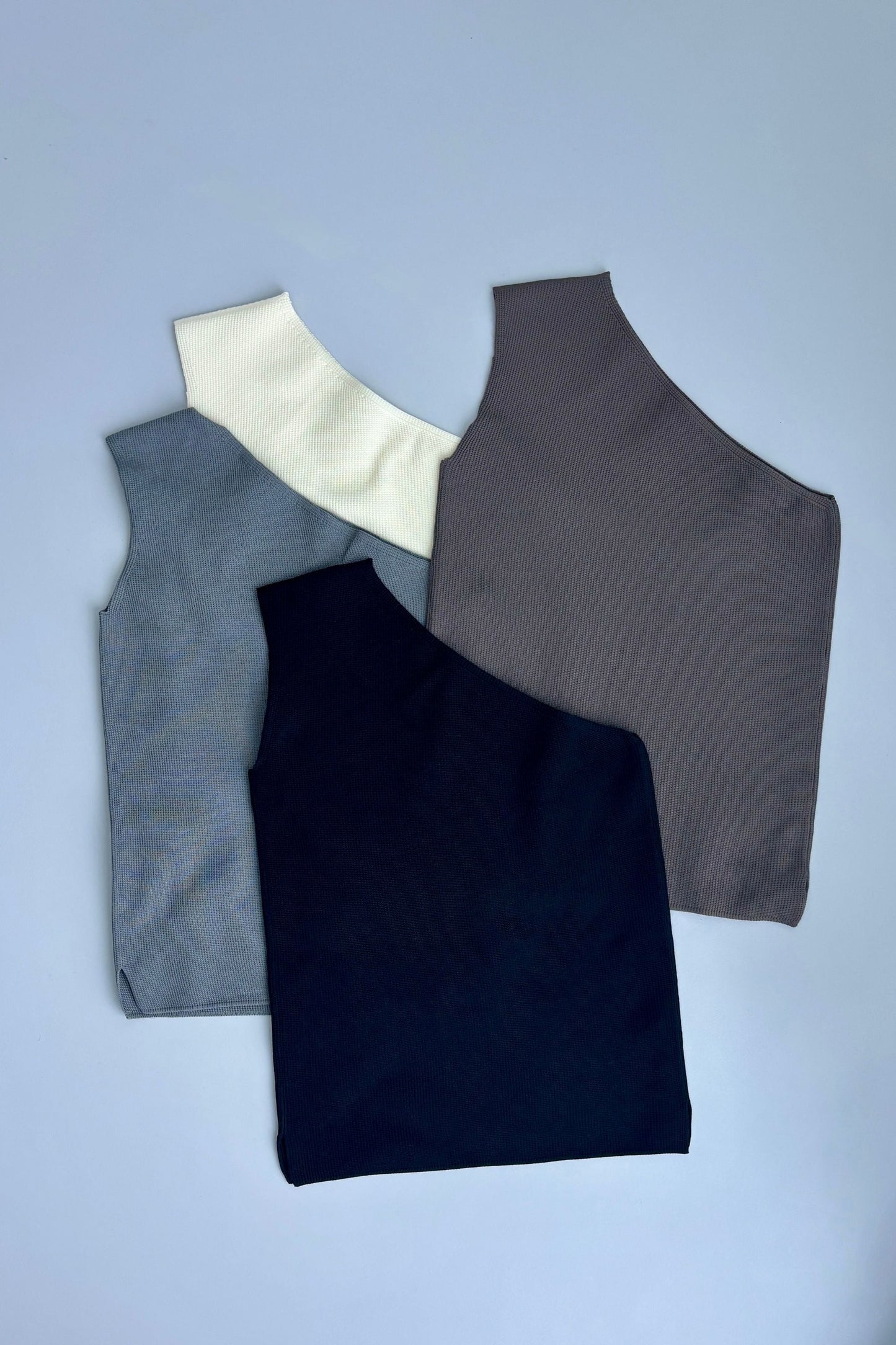 再入荷 Minimal Shoulder Cutsew - OFF WHITE