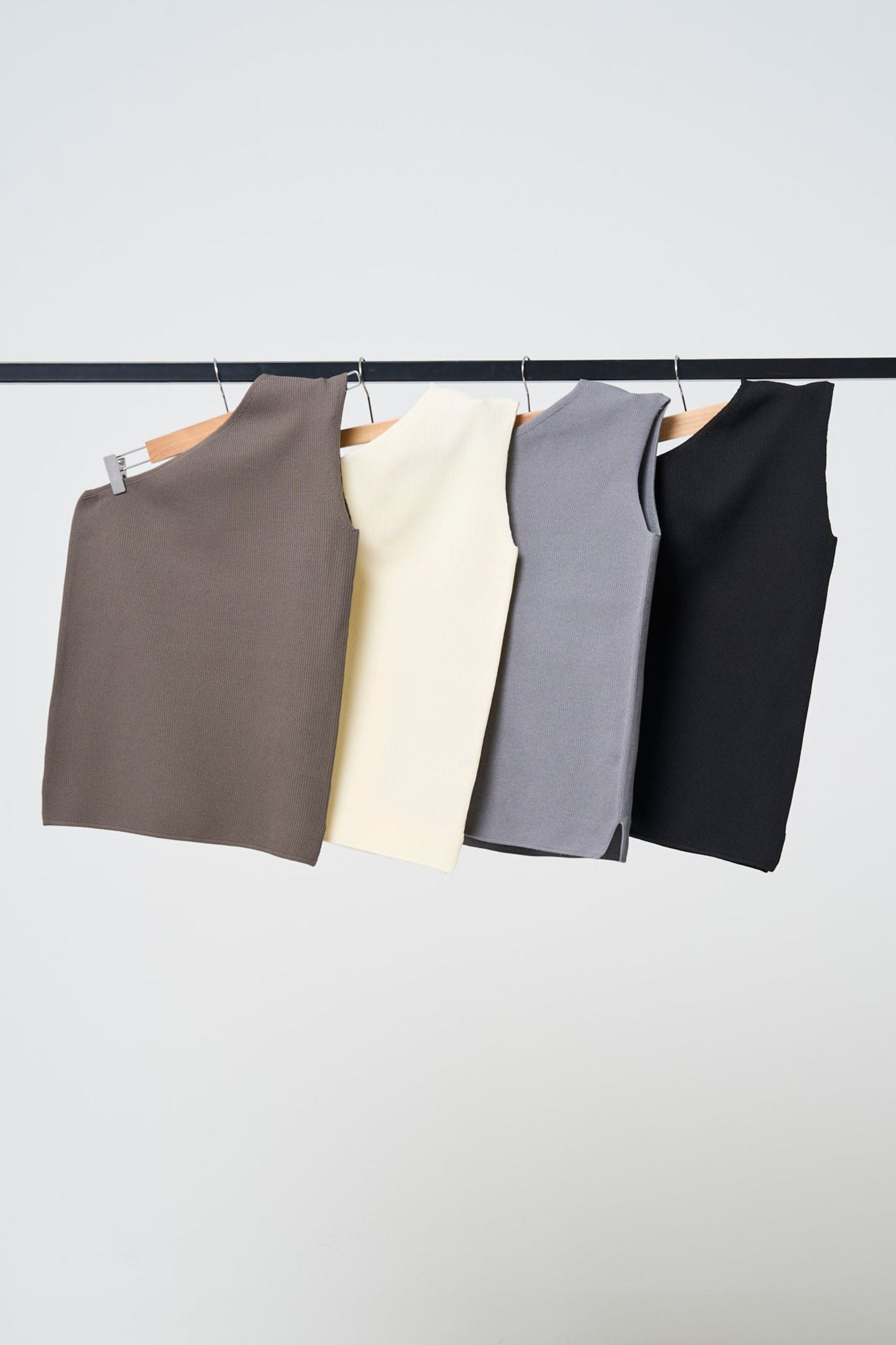 再入荷 Minimal Shoulder Cutsew - OFF WHITE