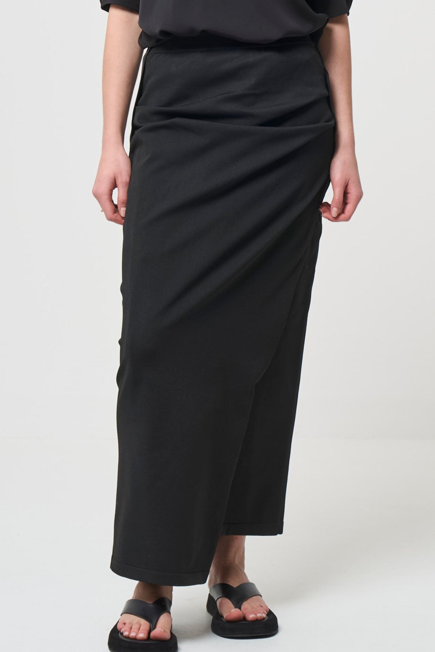 Smooth Gather Knit Skirt - BLACK