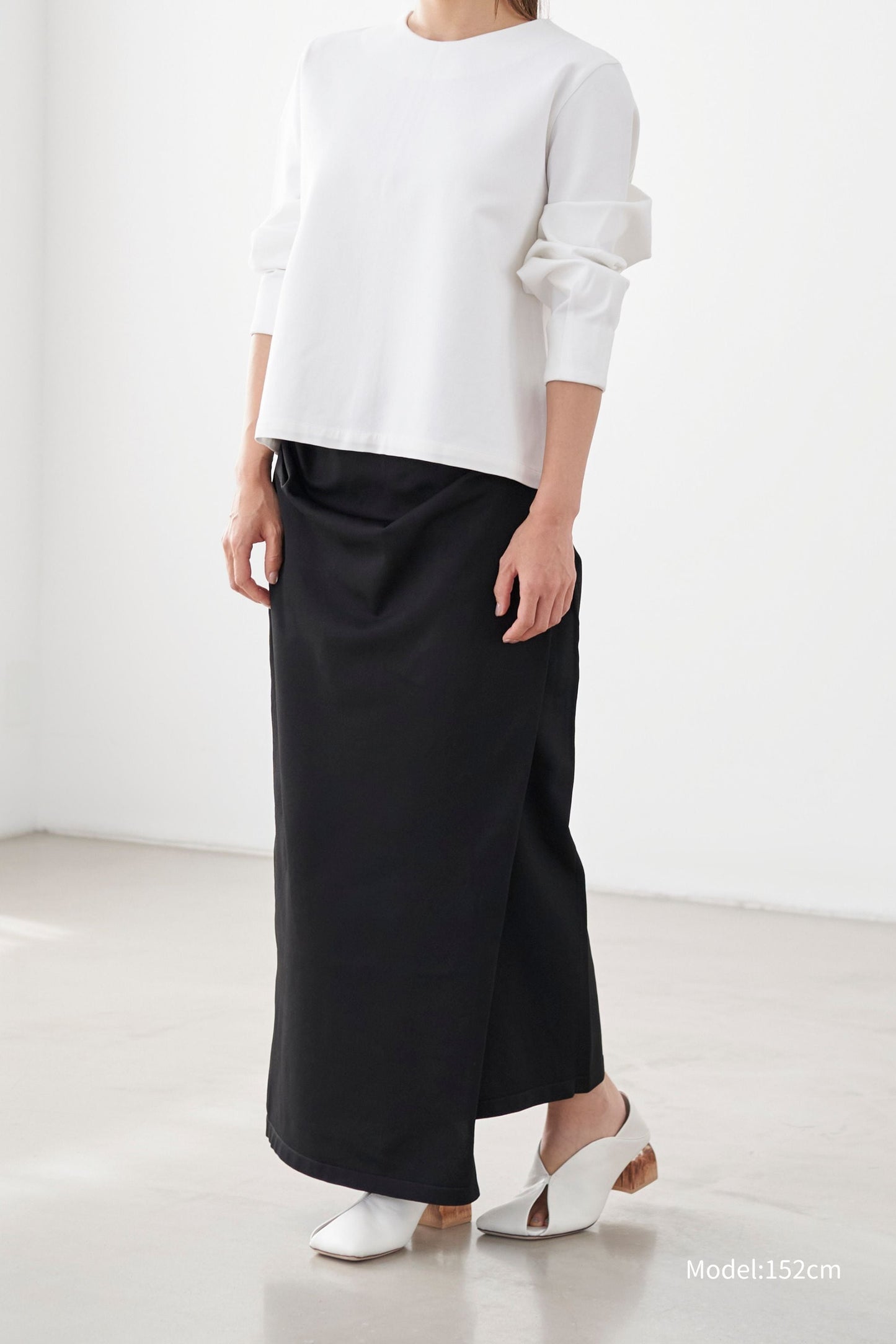 Smooth Gather Knit Skirt - BLACK