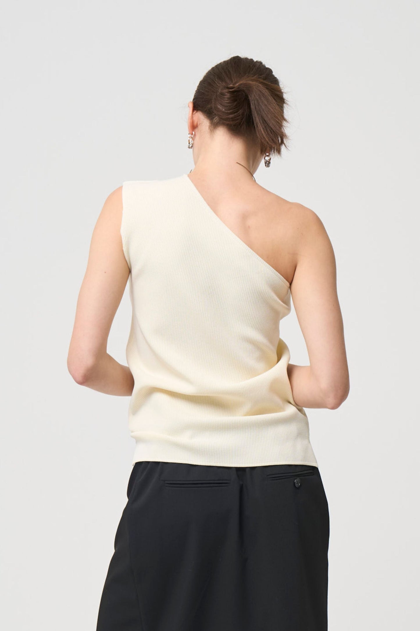 再入荷 Minimal Shoulder Cutsew - OFF WHITE