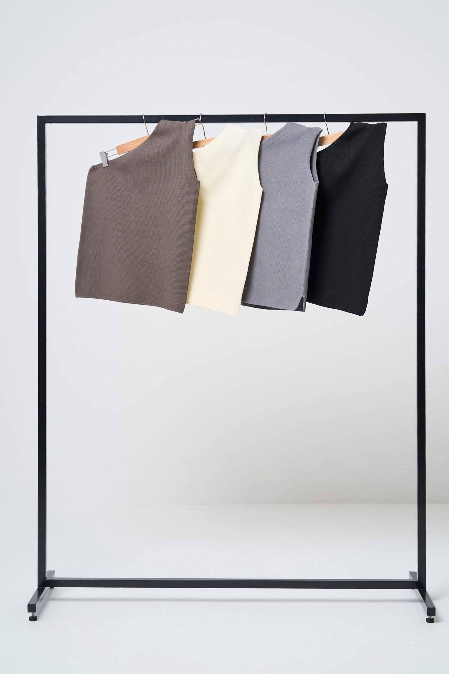 Minimal Shoulder Cutsew - SAND BEIGE