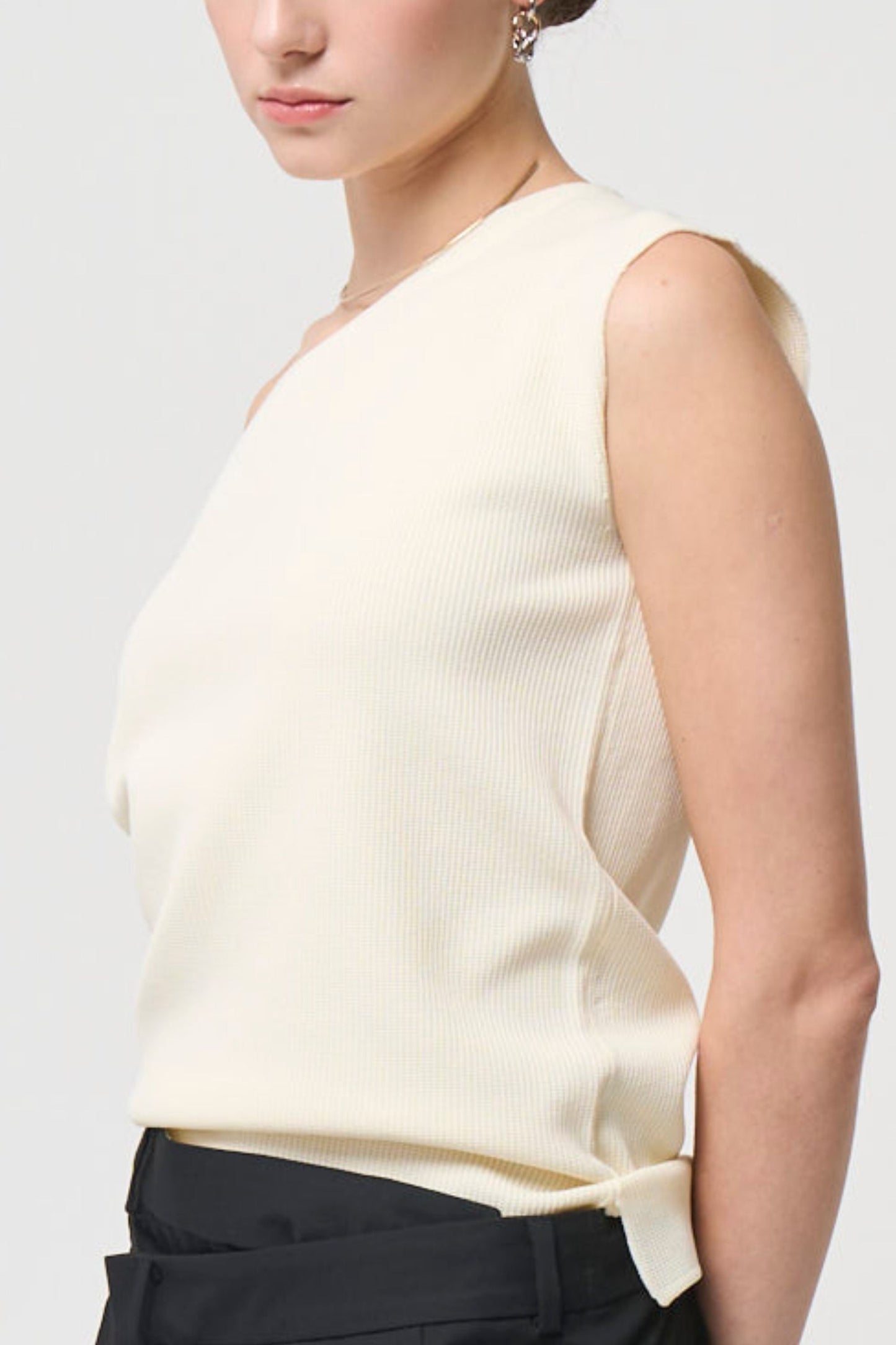 再入荷 Minimal Shoulder Cutsew - OFF WHITE