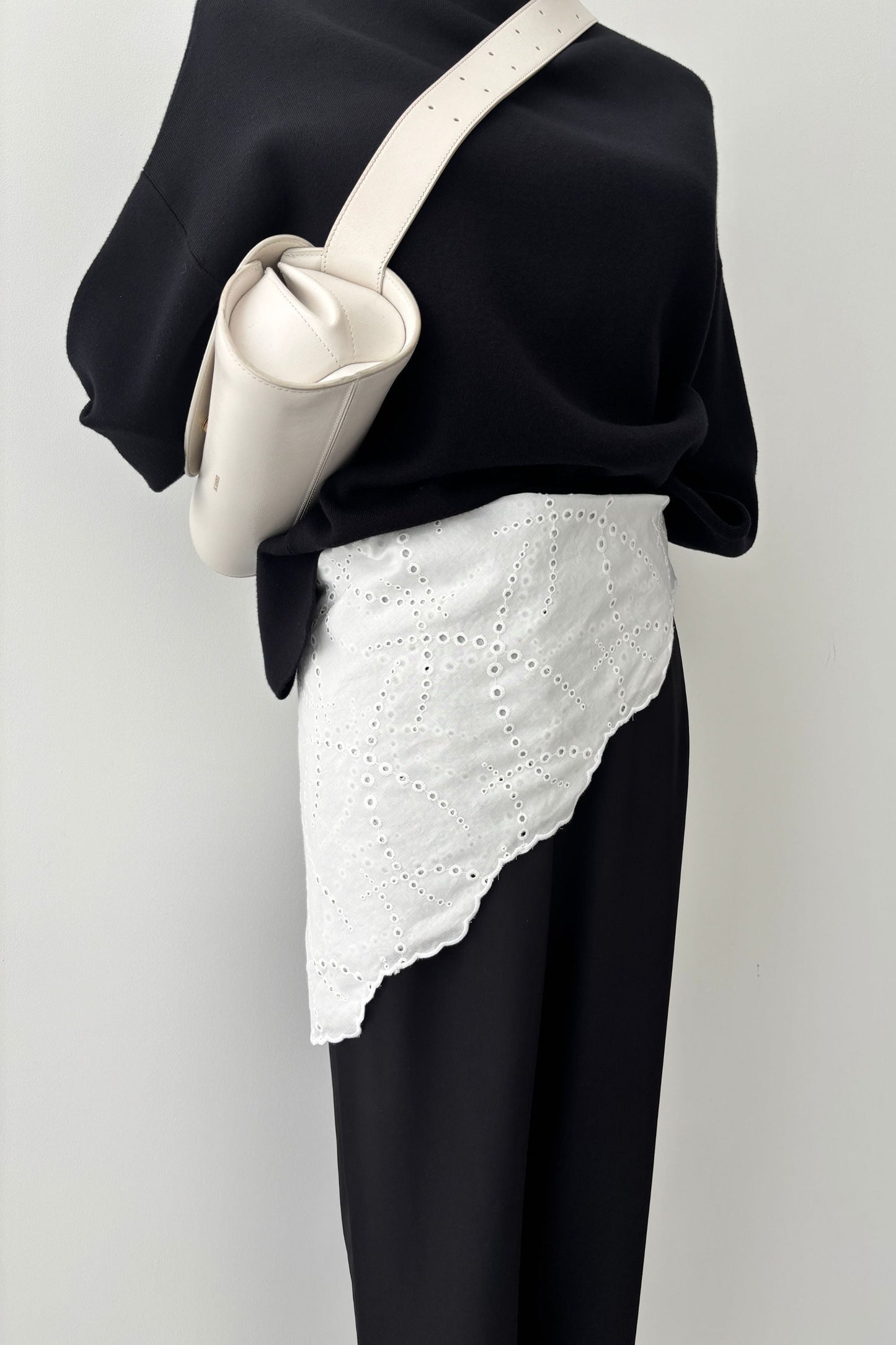 Cotton Lace Triangle Scarf - BLACK・WHITE