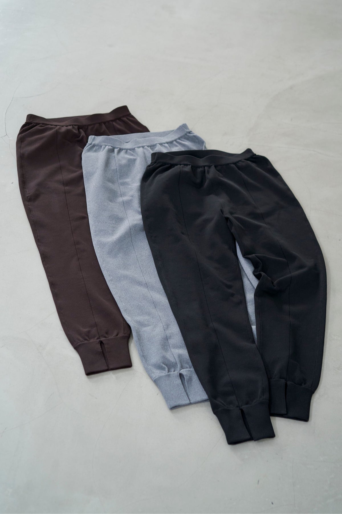 Center Press Jogger Pants - GRAY