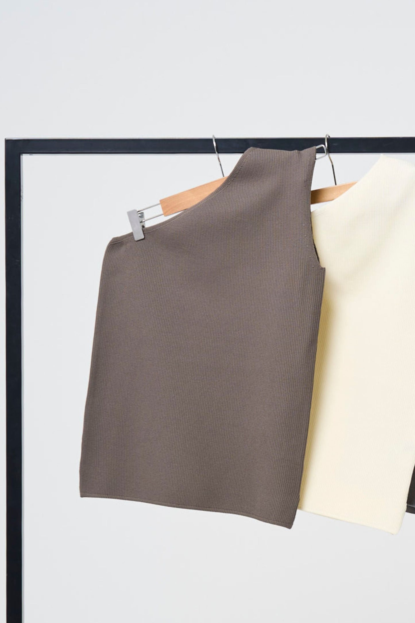Minimal Shoulder Cutsew - SAND BEIGE