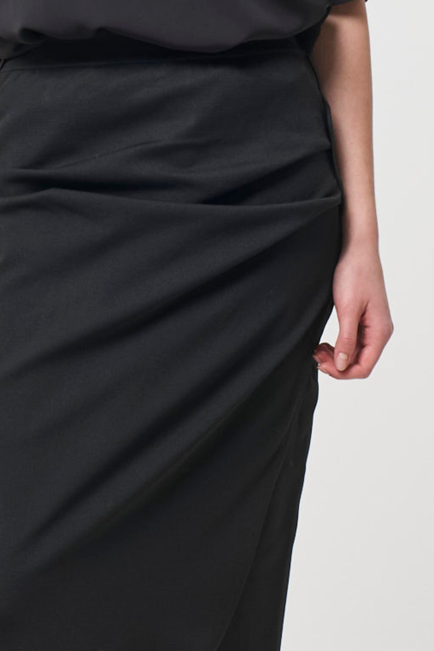 Smooth Gather Knit Skirt - BLACK