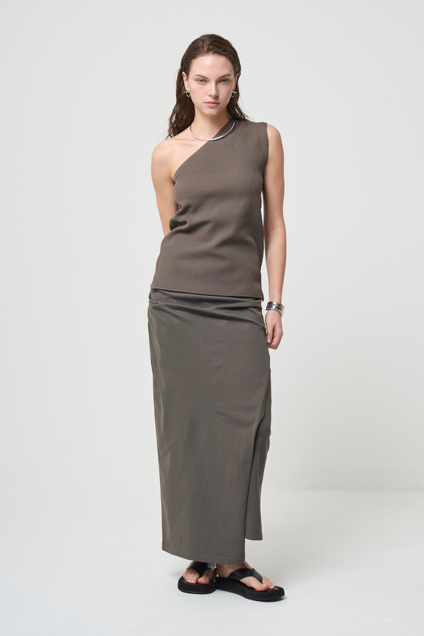 Minimal Shoulder Cutsew - SAND BEIGE